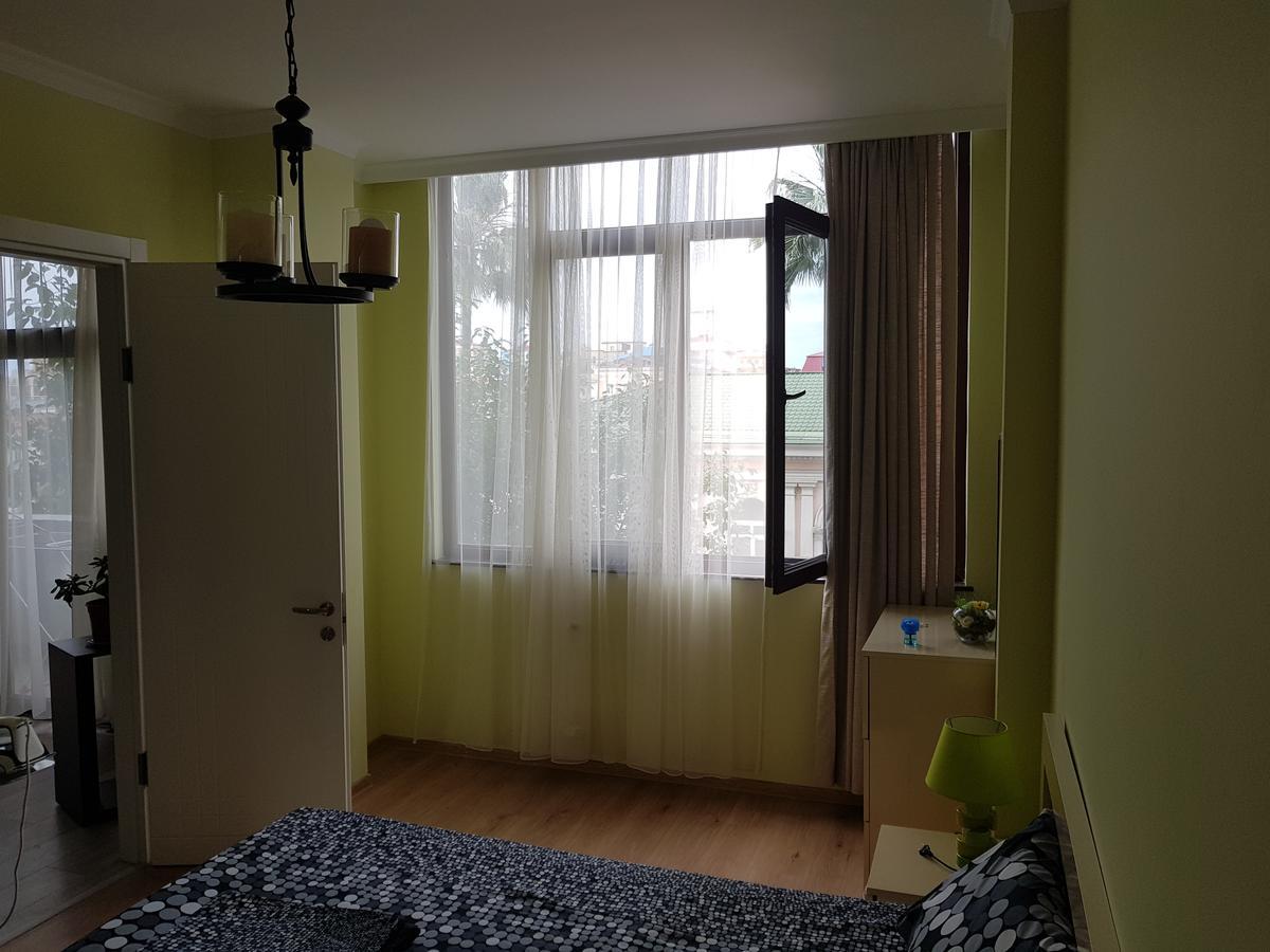 Apartments Cira 01 バトゥーミ エクステリア 写真