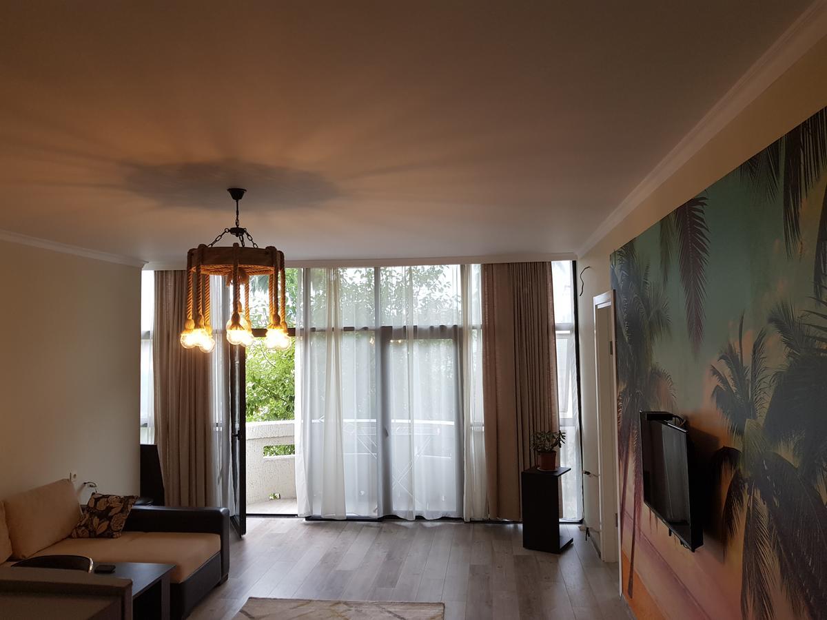Apartments Cira 01 バトゥーミ エクステリア 写真