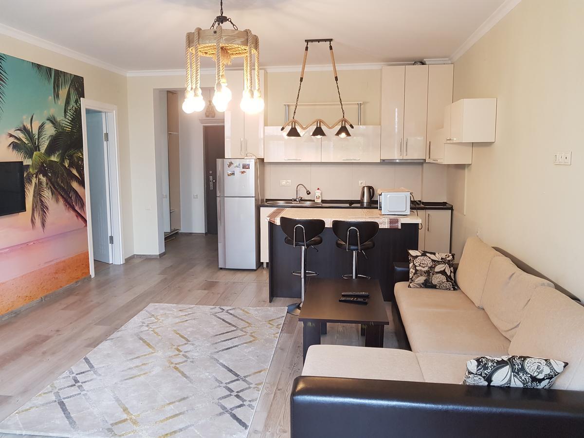 Apartments Cira 01 バトゥーミ エクステリア 写真