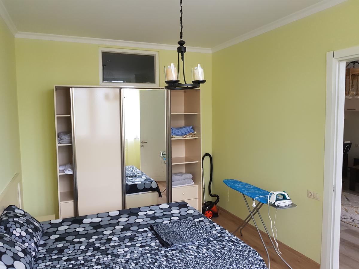 Apartments Cira 01 バトゥーミ エクステリア 写真