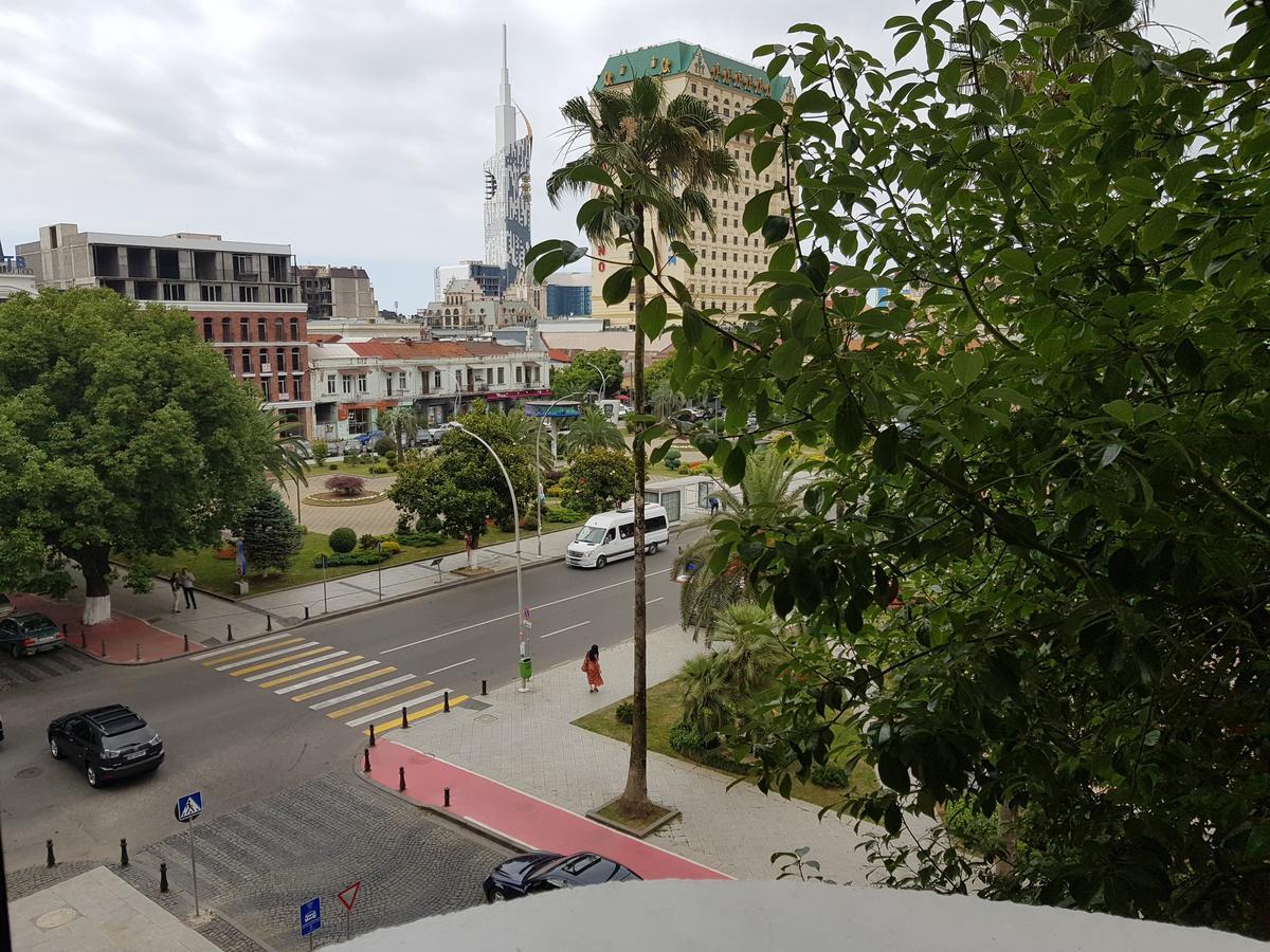 Apartments Cira 01 バトゥーミ エクステリア 写真