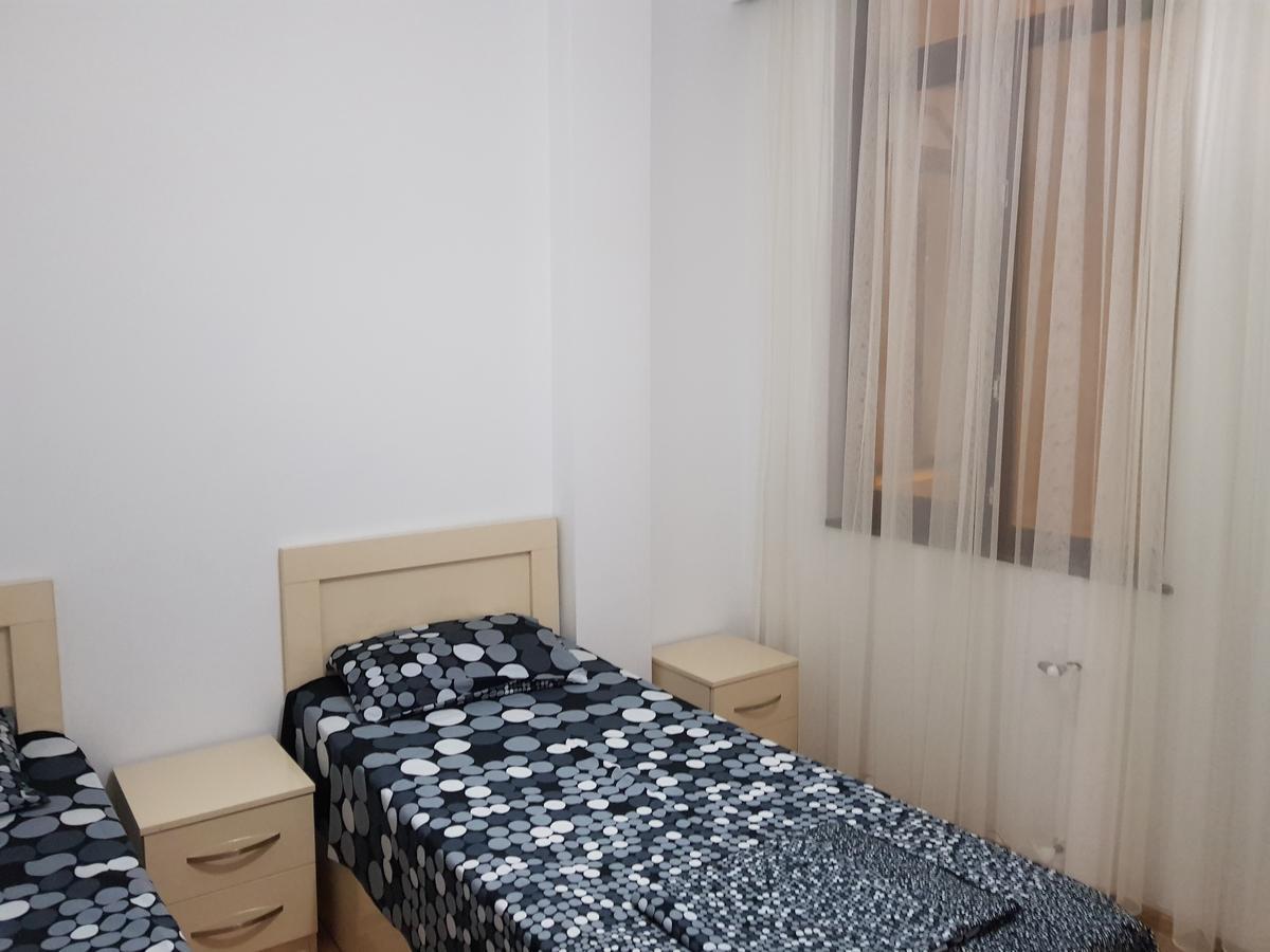 Apartments Cira 01 バトゥーミ エクステリア 写真