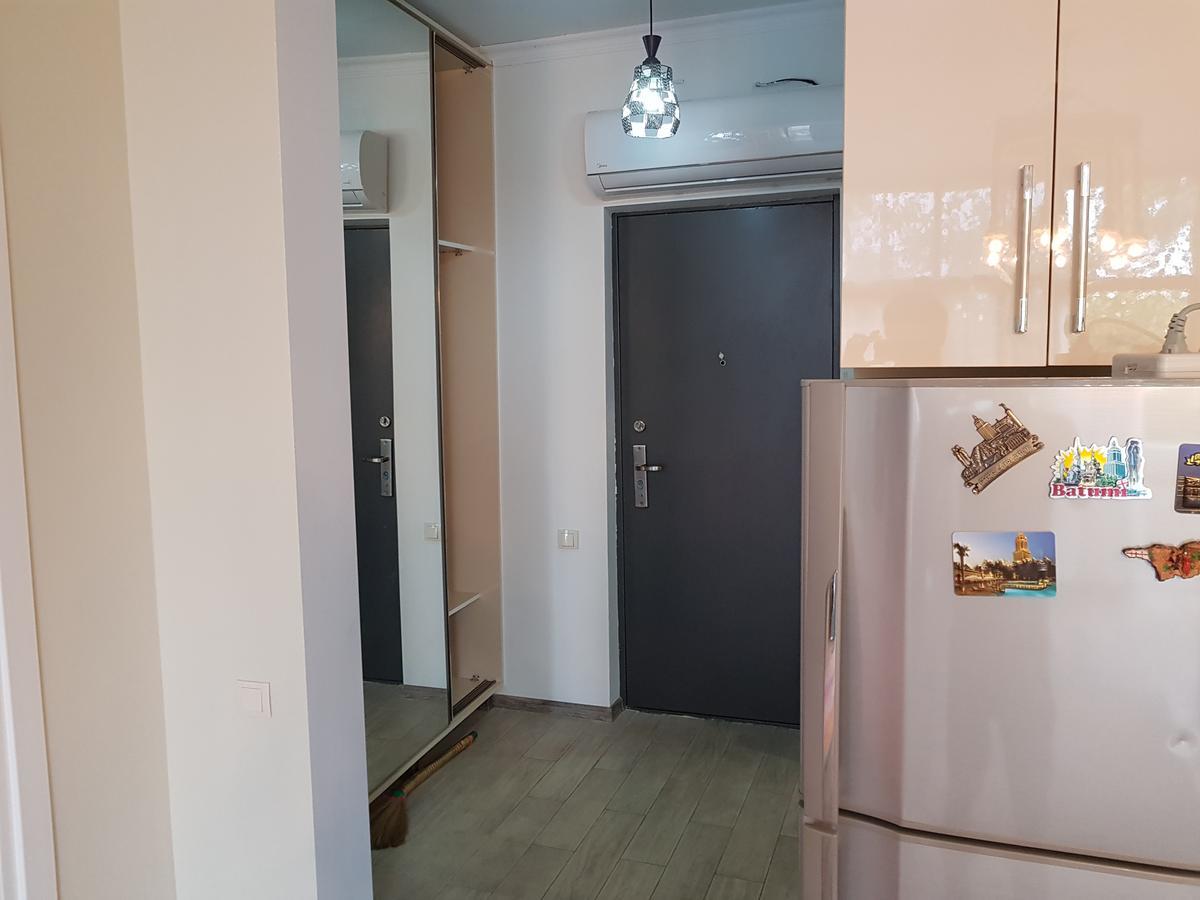 Apartments Cira 01 バトゥーミ エクステリア 写真